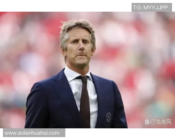 白发足球明星：从银发少年到绿茵场传奇的成长与传奇历程